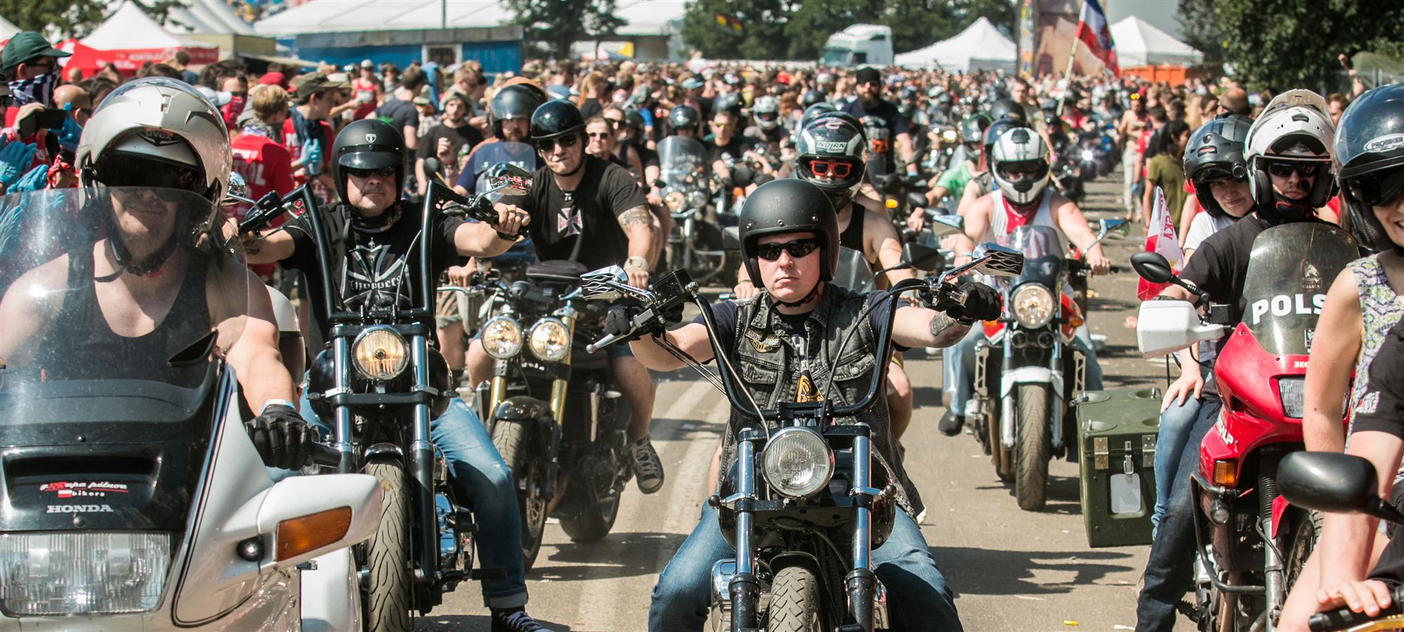 Parada motocyklistów podczas Woodstock Rally